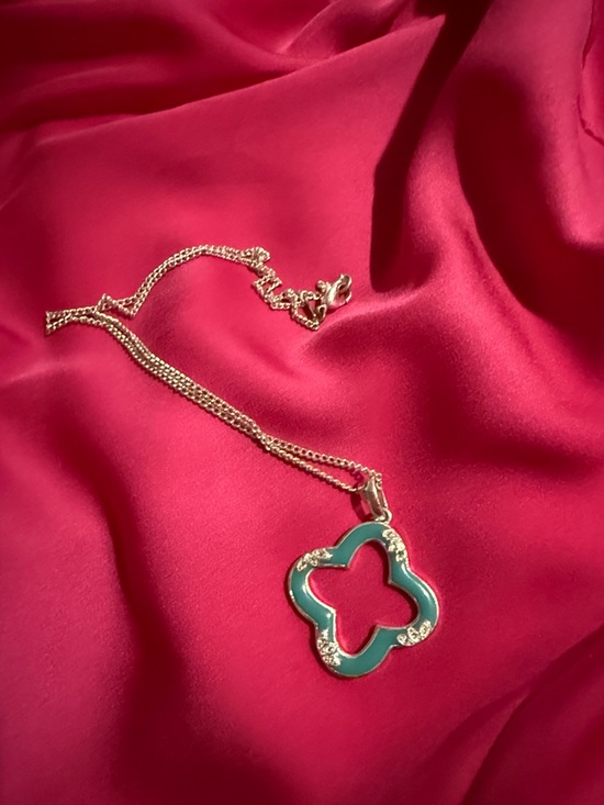 Jewelry - Silver Necklace with Turquoise Clover Pendant